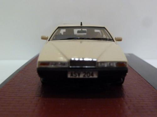 Aston Martin Lagonda Series 2